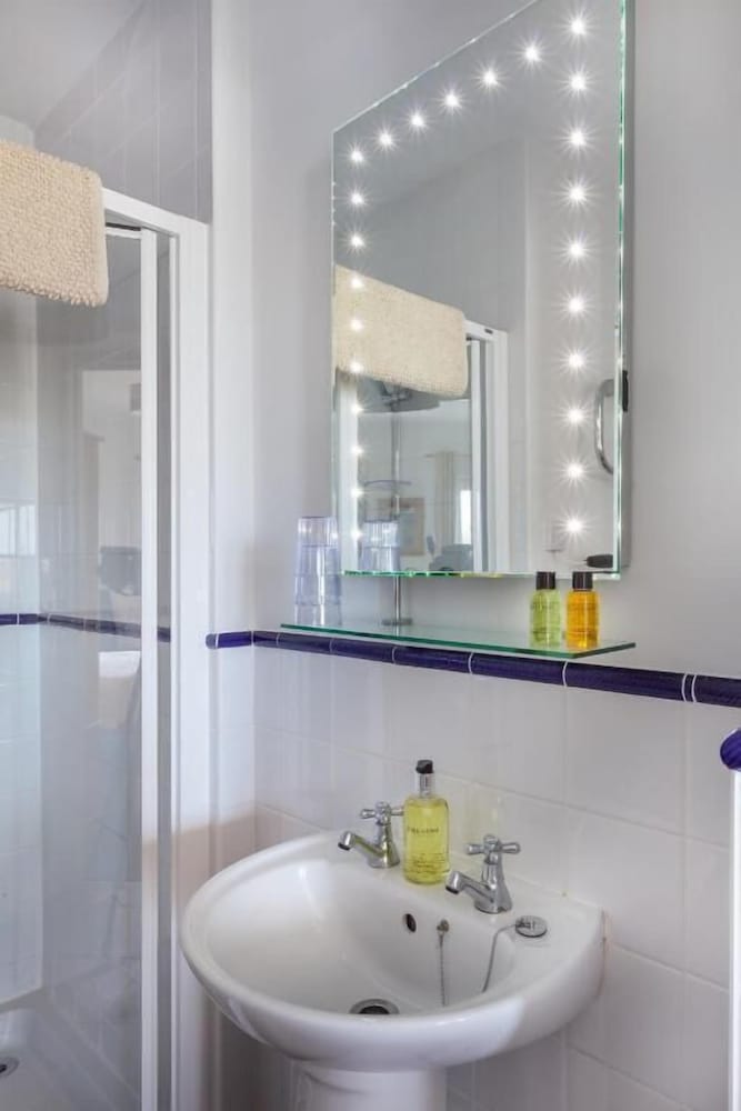 Фото The Olive Branch