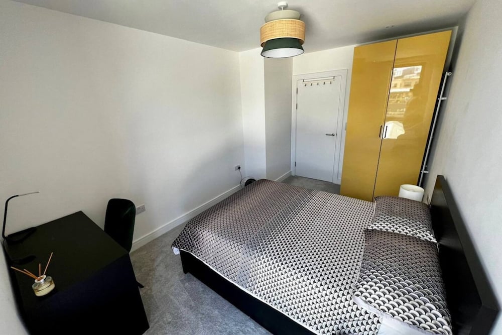 Фото Luxurious and Central 2-bed-flat