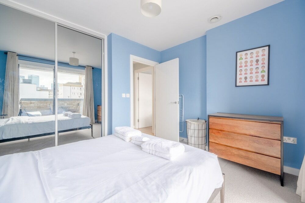 Фото Light & Spacious 1bedroom Flat With Balcony - Mile End