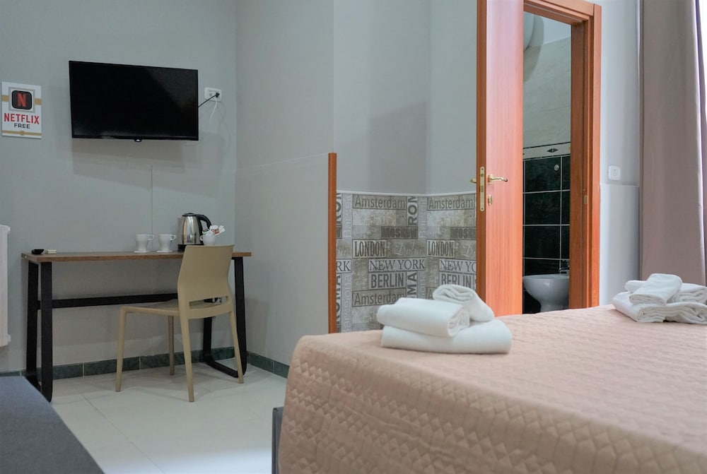 Фото Royal Rooms Station Napoli