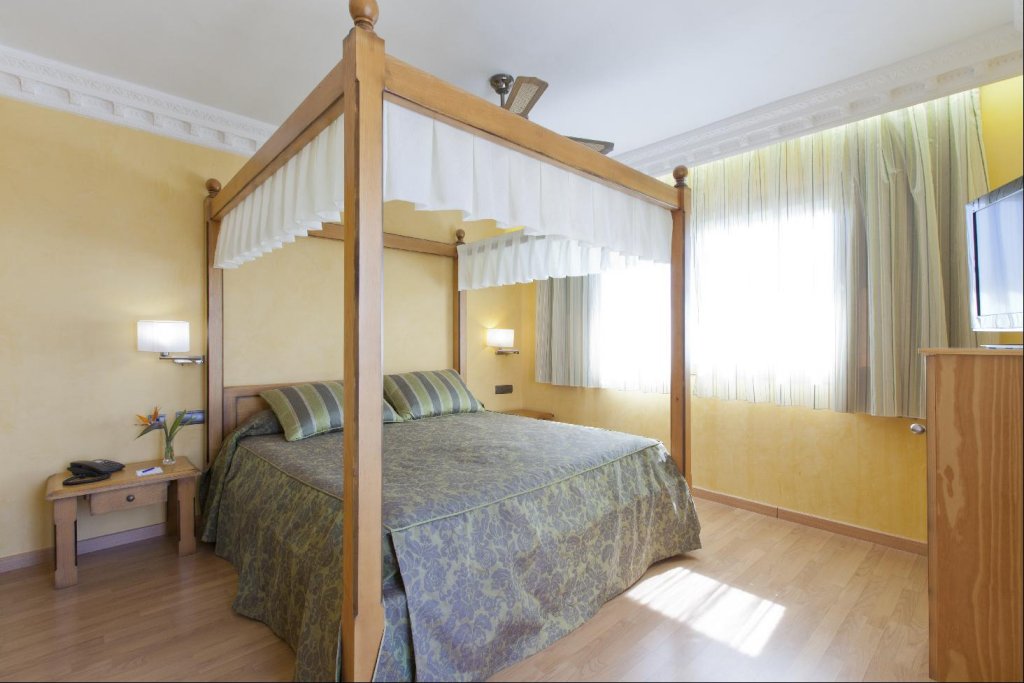 Фото Playacapricho Hotel