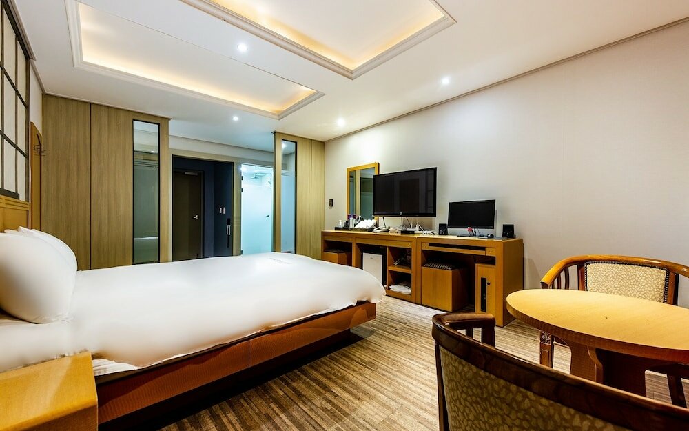 Фото Yeosu Hotel Provence