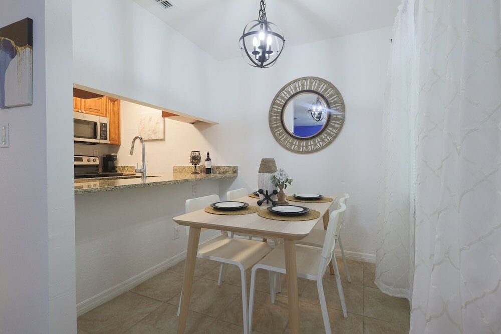 Фото Saint Joseph Suites Down Town Tampa