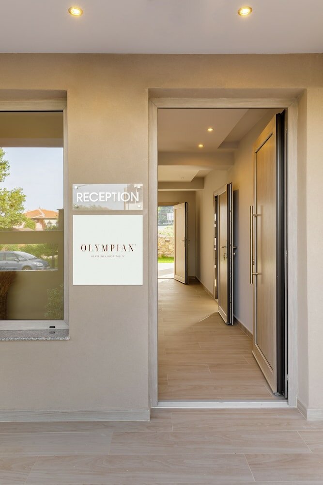 Фото Makris Luxury Rooms - Olympian Collection