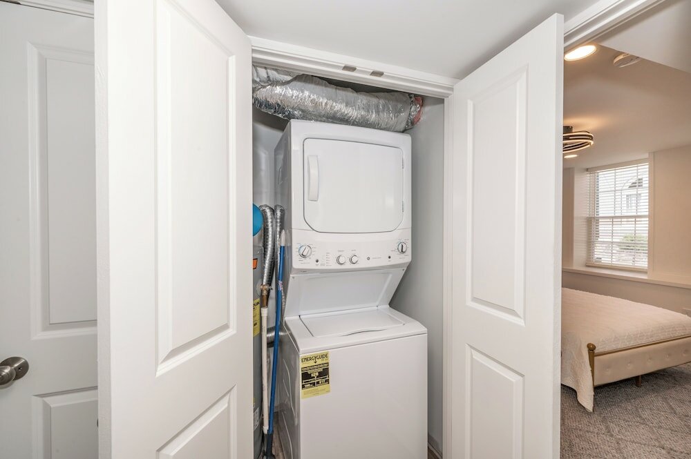 Фото Covington Charm Suites