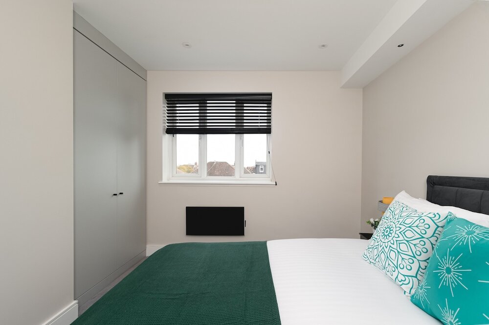 Фото Skyvillion Apartments Cockfosters