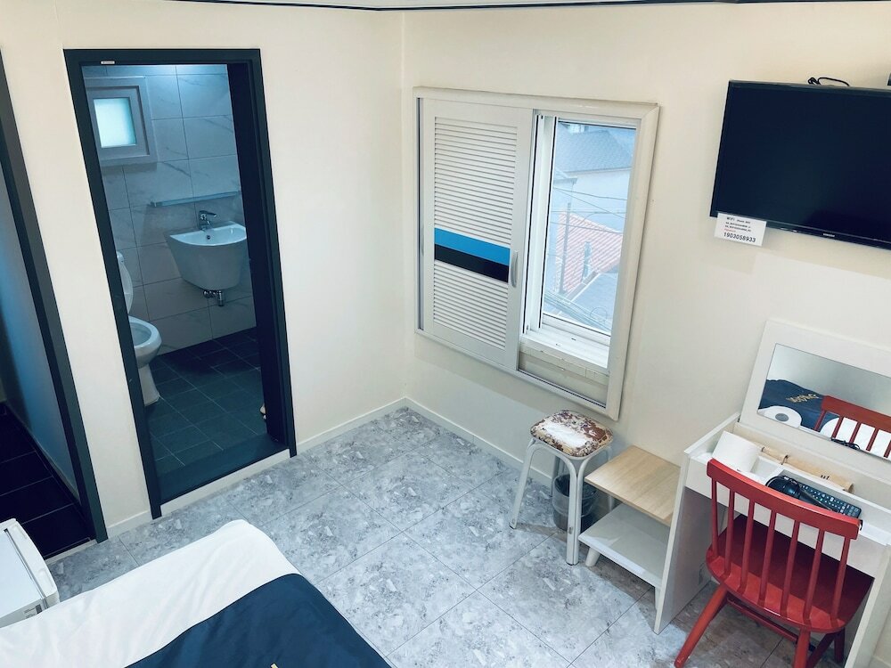 Фото The Road Hotel