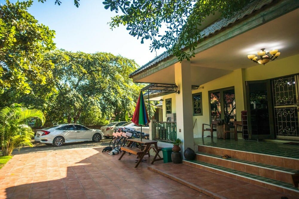 Фото Plus Hostel Ayutthaya