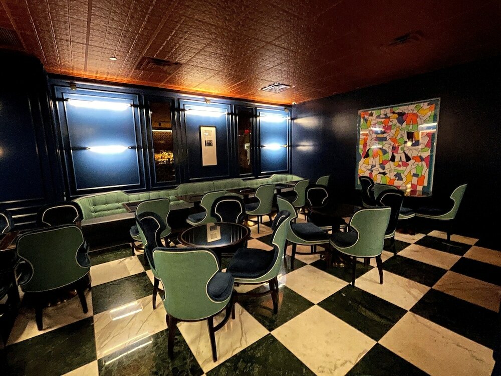 Фото The Iroquois New York