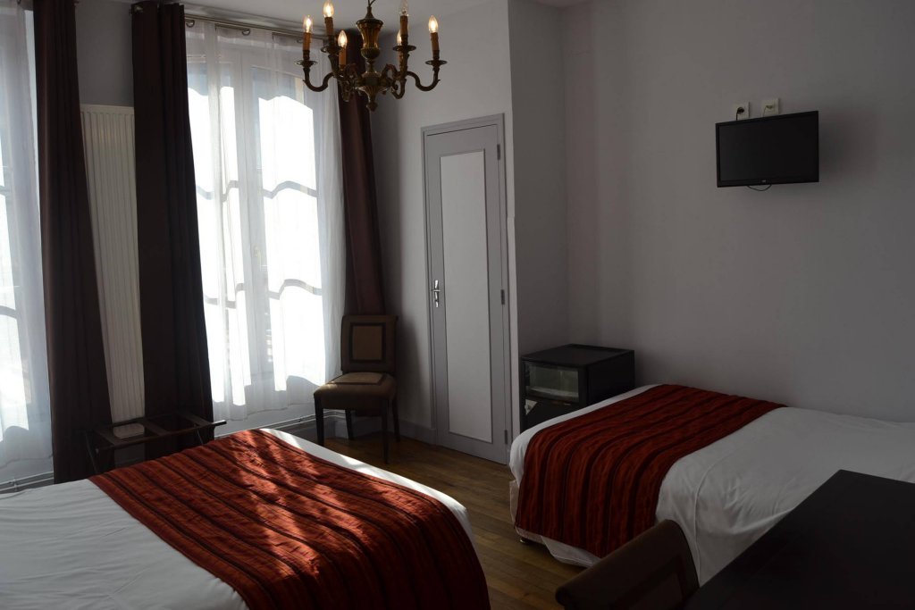 Фото Brit Hôtel Les Comtes de Champagne Centre Historique