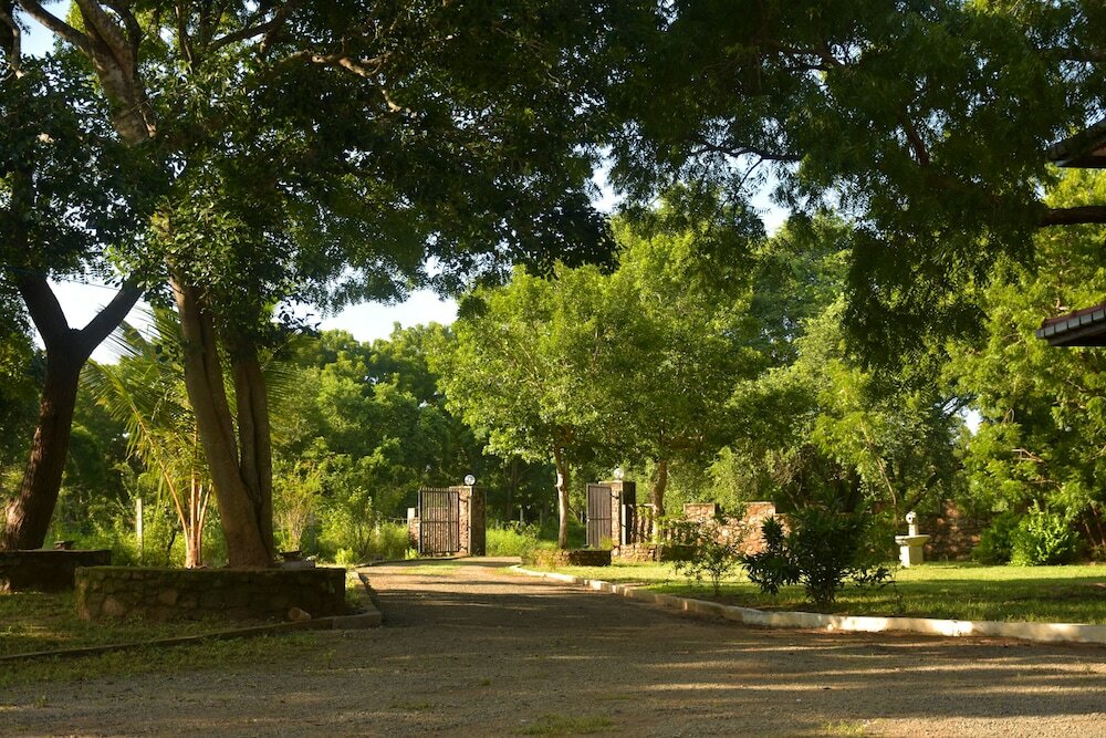Фото Funky Leopard Safari Lodge Bordering Yala National Park - Hostel