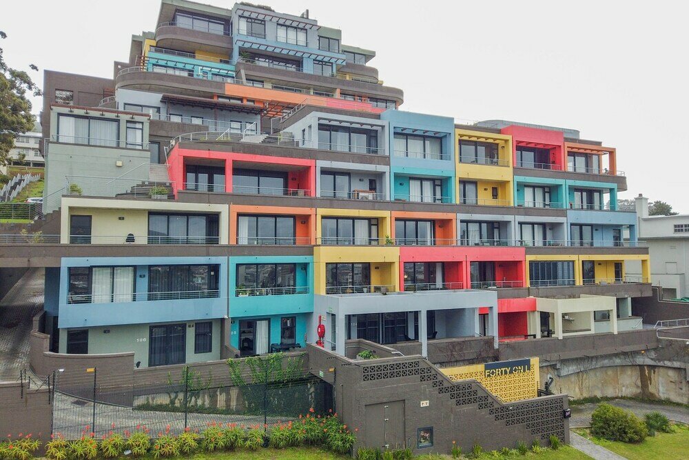 Фото Forty On L by Ctha