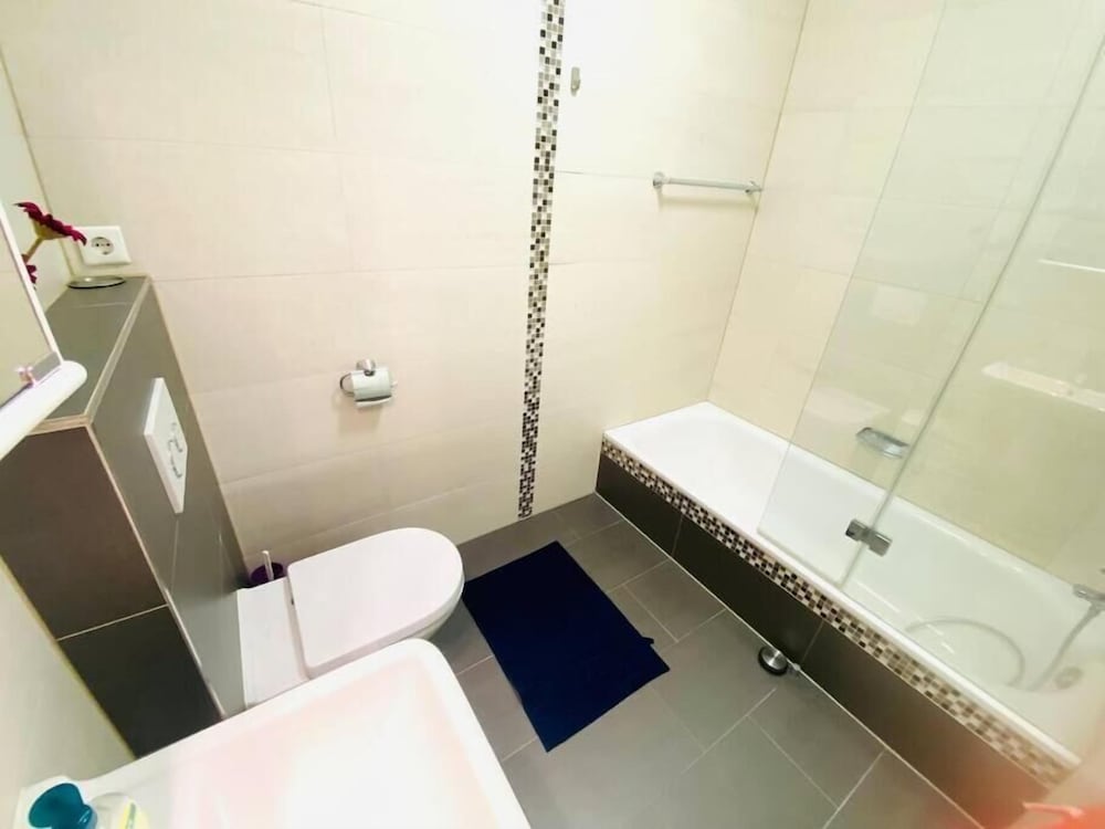 Фото Spac. Flat -Kirchberg w Parking&Terrace