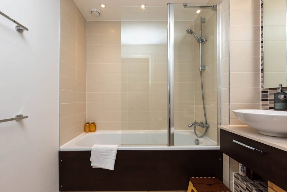 Фото Spacious 2 Bedroom Flat With City Views in Bermondsey