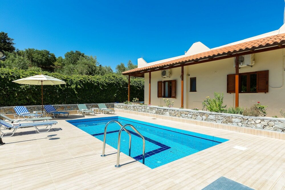 Фото Gorgeous Villa With Pool & Gardens