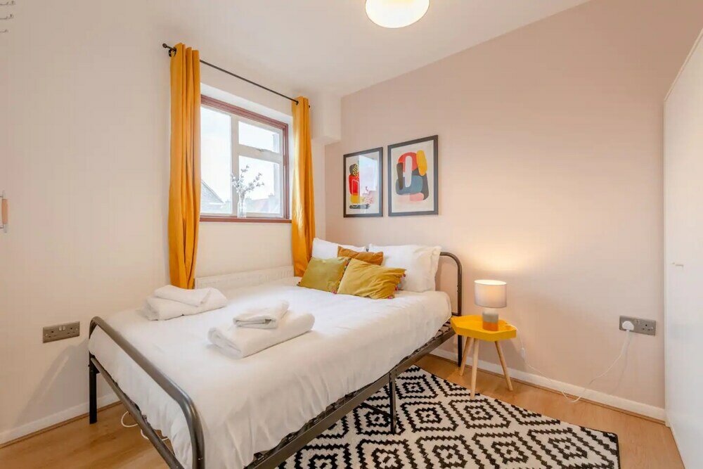 Фото Central 3 Bedroom House With Garden