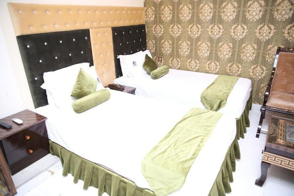 Фото Premier Inn Gulberg Lahore