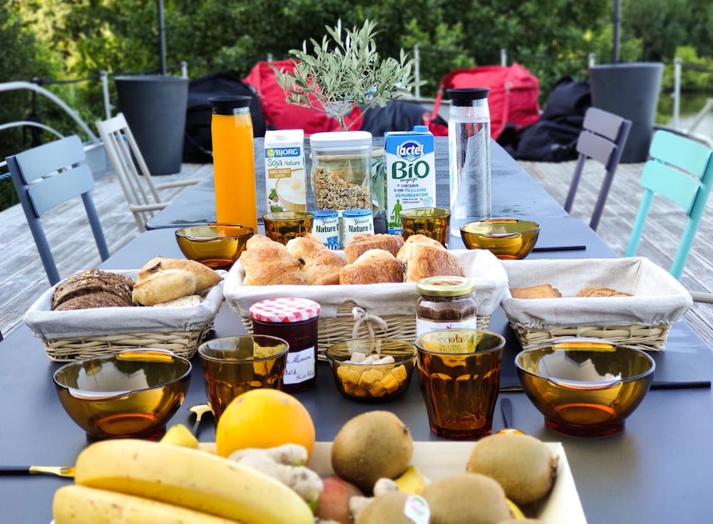 Фото Péniche Carpe Diem La Rivière House