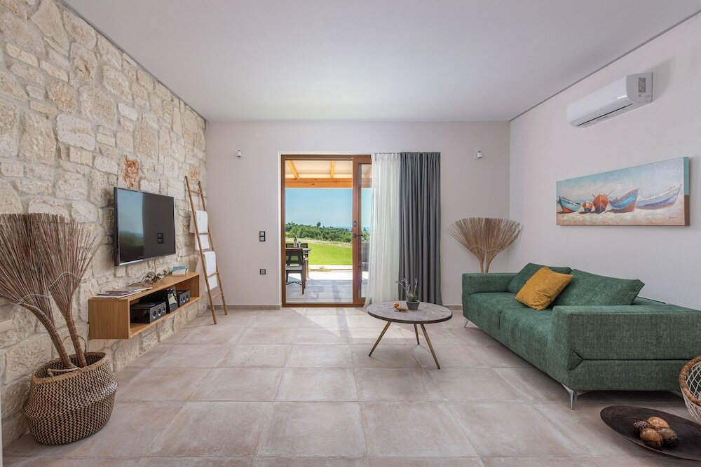 Фото Mint Retreat Suites