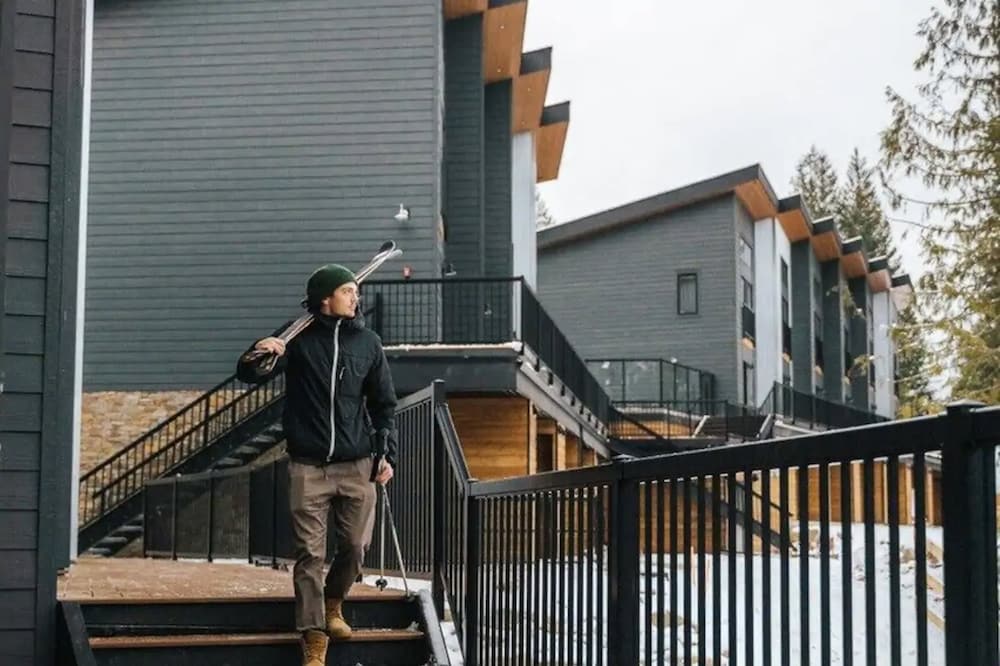 Фото Basecamp Resorts Revelstoke