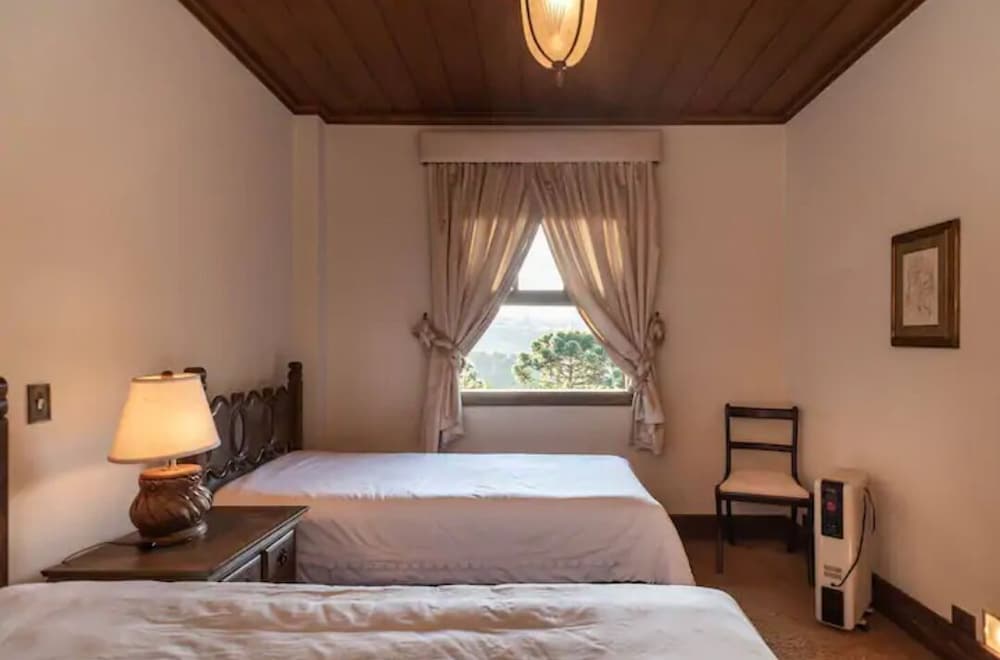 Фото Aconchegante Mansão em Campos do Jordão