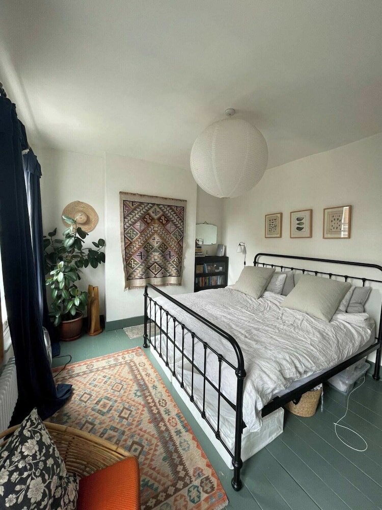 Фото Lovely 3bd Victorian Townhouse W/garden - Brixton!