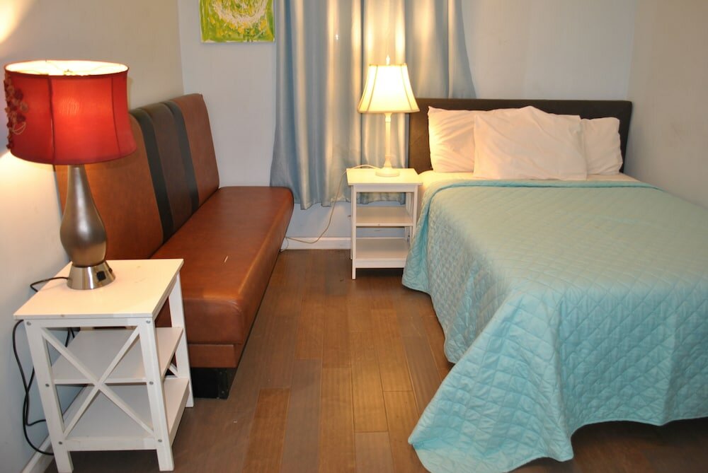 Фото L 3 Downtown Newark Guesthouse