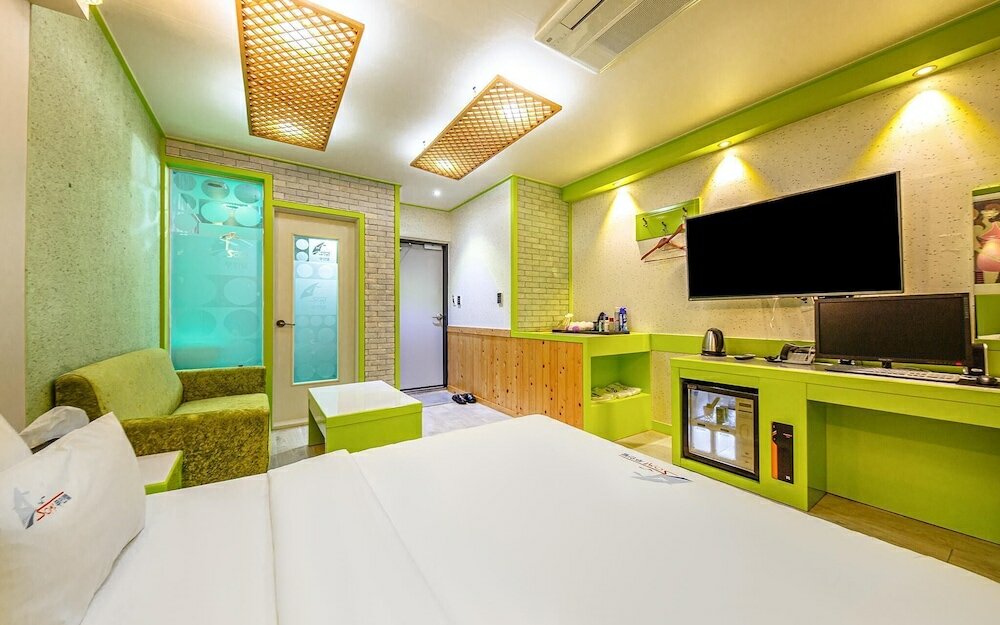 Фото Buan Gyeokpo Some Hotel