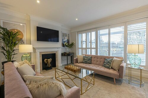 Гостиница Altido Exclusive 3Br Home W Terrace In Chelsea