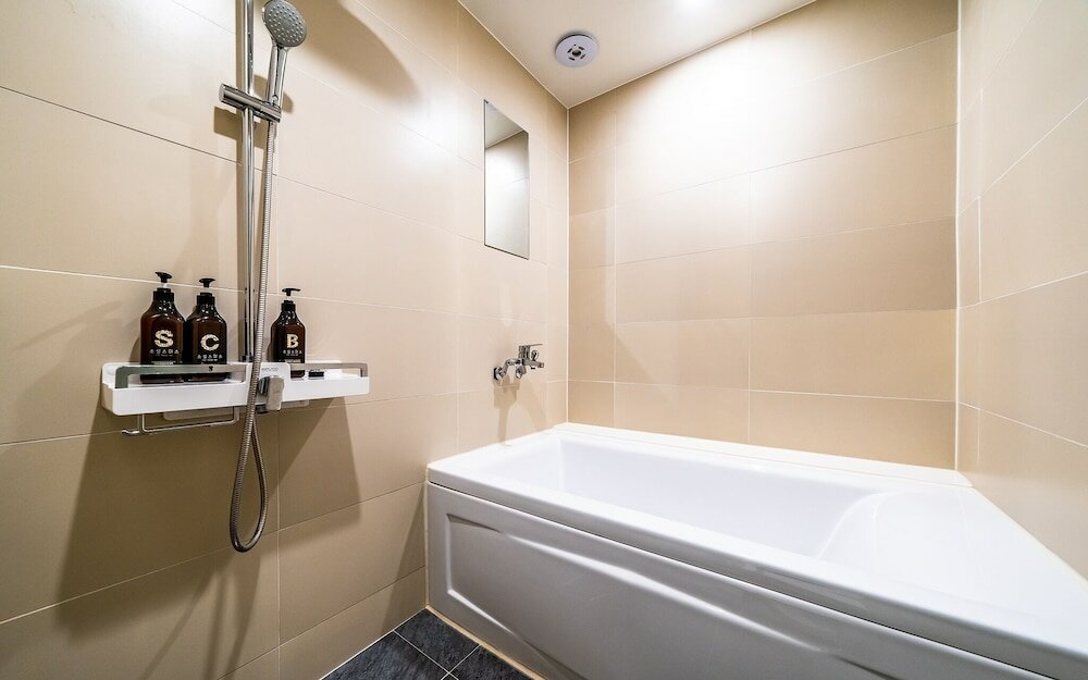 Фото Yongin Soseol Smith Hotel