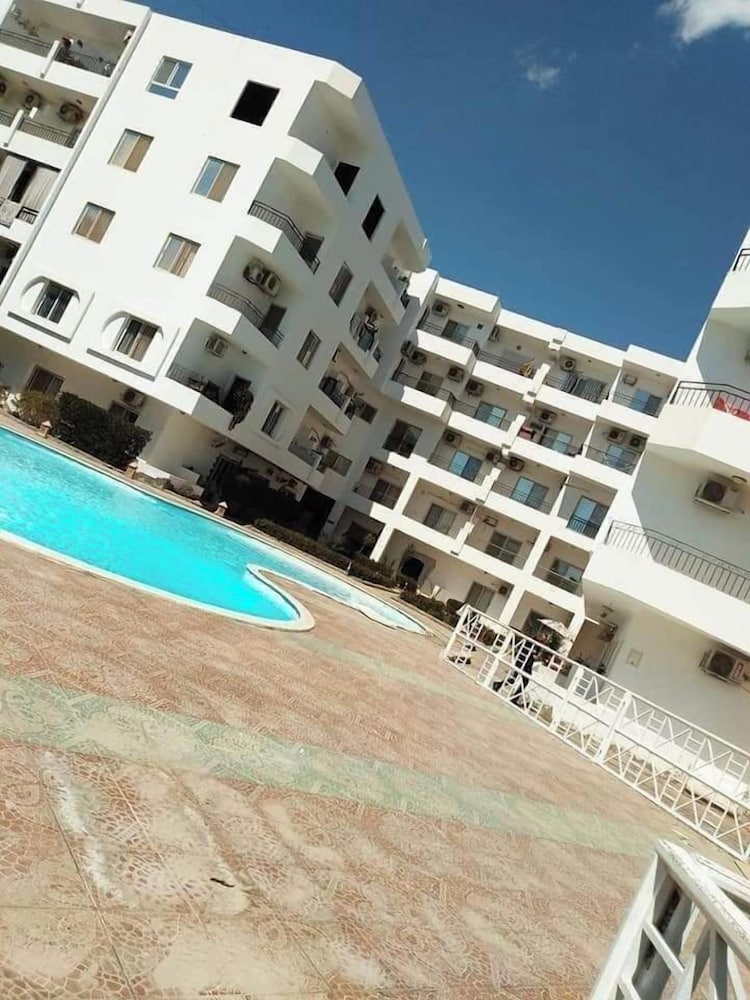Фото Al makramia compound