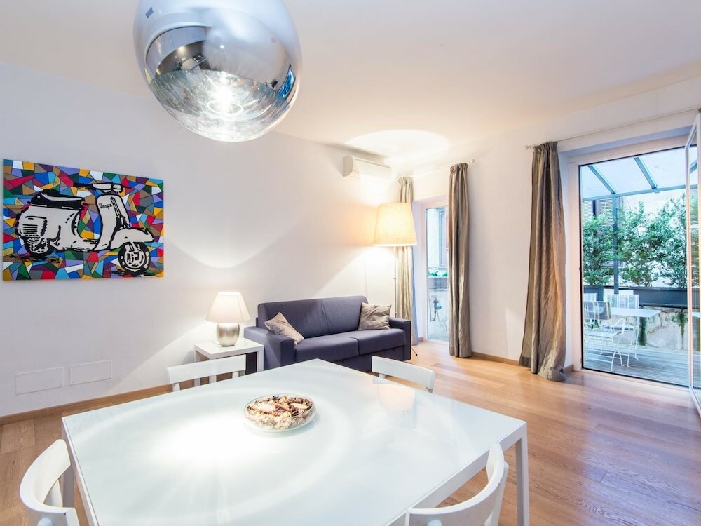 Фото Rsh Trevi Fountain Luxury Apartment