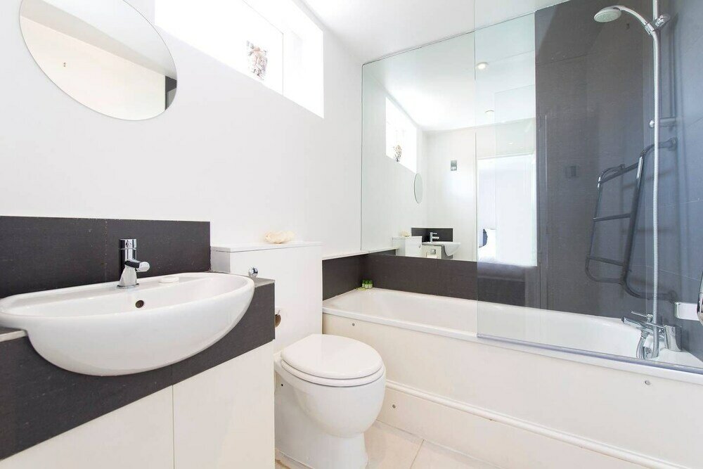 Фото Beautiful 2 Bed W Roof Terrace in Holland Park