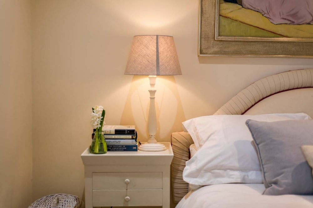 Фото Delightful 2 Bed in Notting Hill - Near the Tube