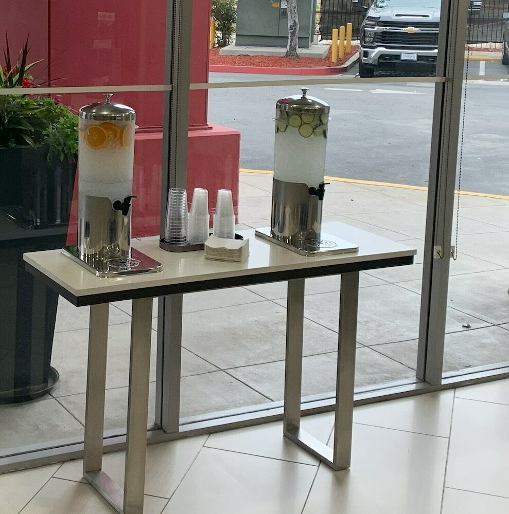 Фото Best Western Plus Commerce Hotel