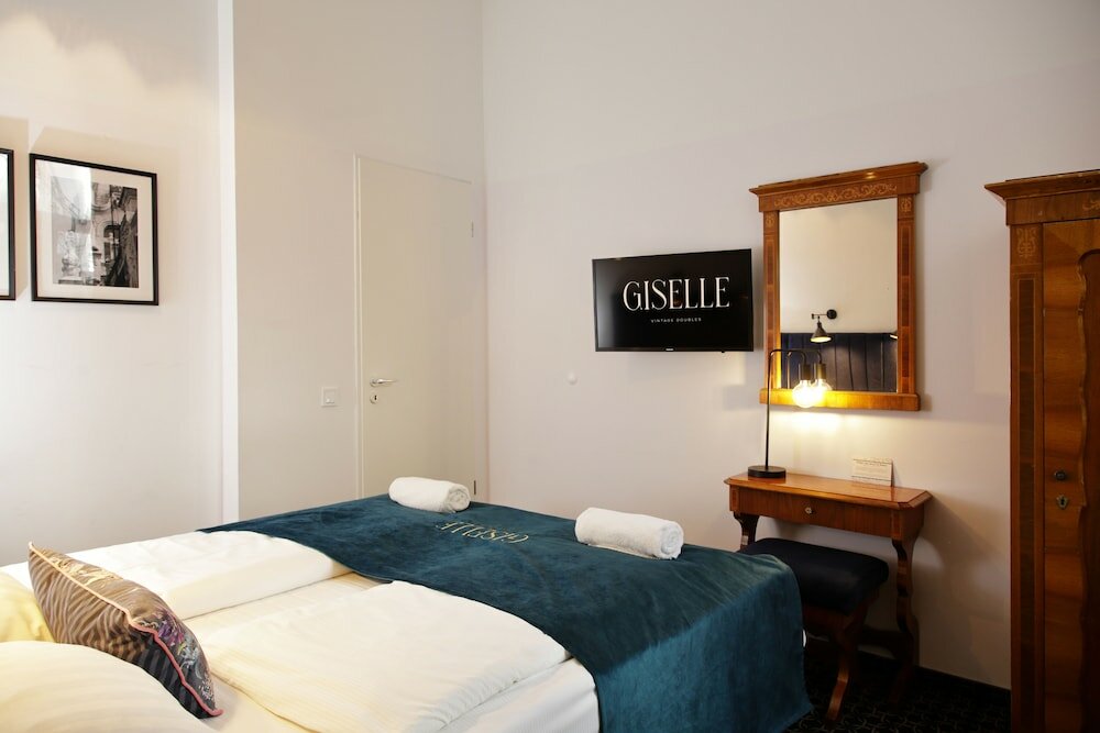 Фото Giselle Vintage Doubles