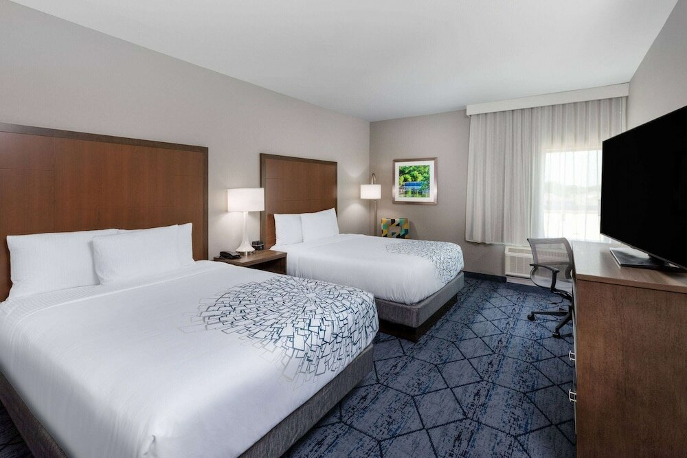 Фото La Quinta Inn & Suites by Wyndham Round Rock near Kalahari