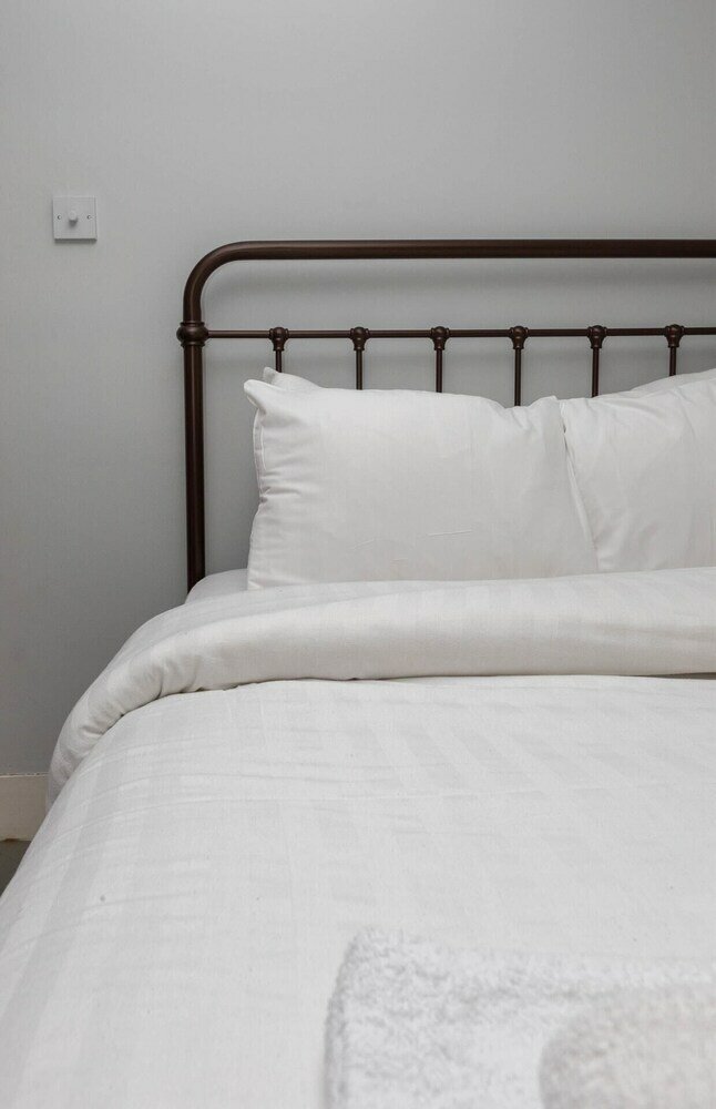 Фото Stylish 2 Bedroom Converted Victorian Storefront