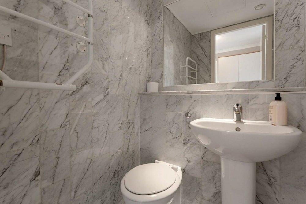 Фото Bright, Modern One-bed With Stunning View of Thames