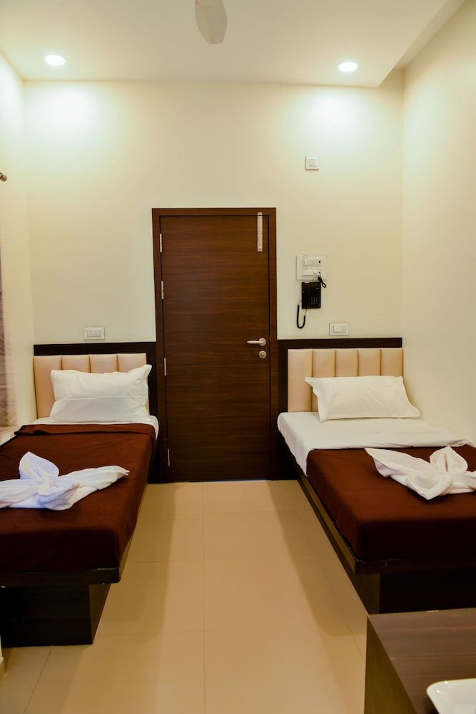 Фото Malvan's Aishwarya Hotel