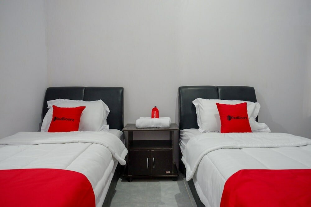 Hotel Lestari by RedDoorz, Mamuju, photo