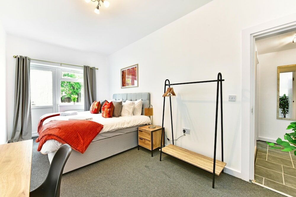 Фото West Ealing Svd Apt. - 2 Bedroom 2 Bath