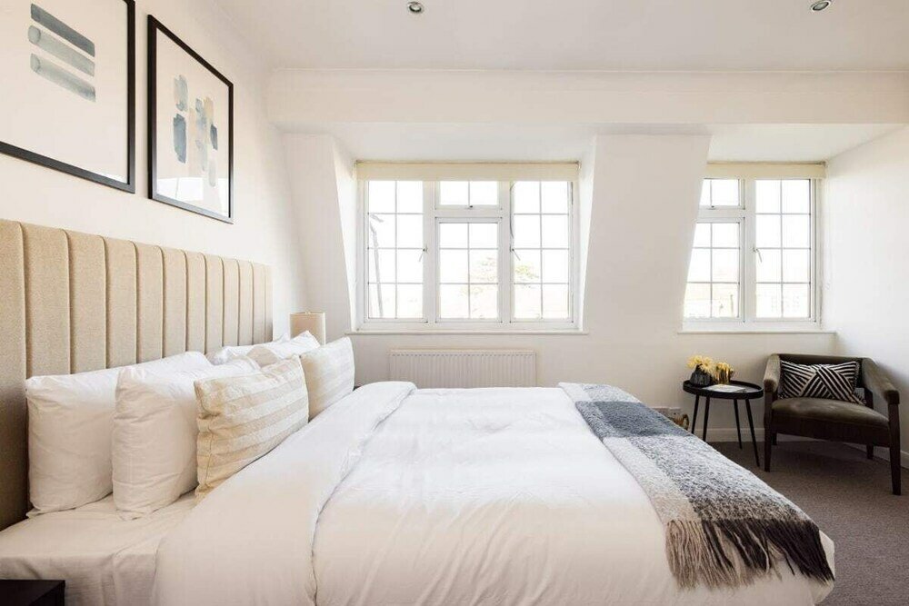 Фото The Mill Hill Wonder - Inviting 3bdr House With Garden