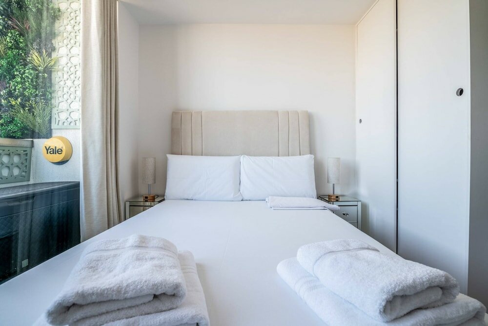 Фото Canary Wharf Retreat With Free Secure Parking