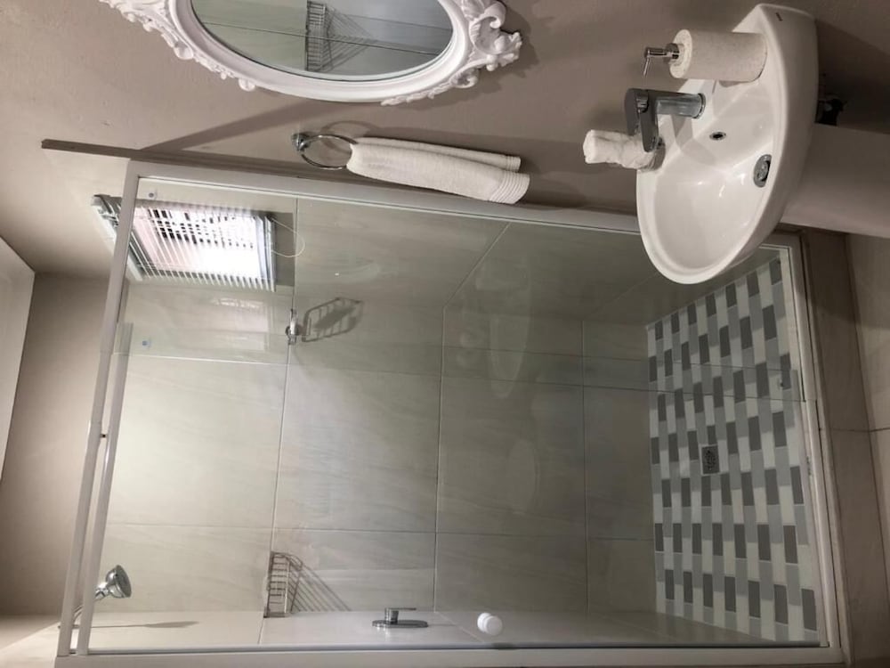 Фото Faraway Lodge B&b