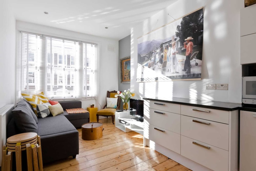 Фото Bright and Modern Bayswater Apartment