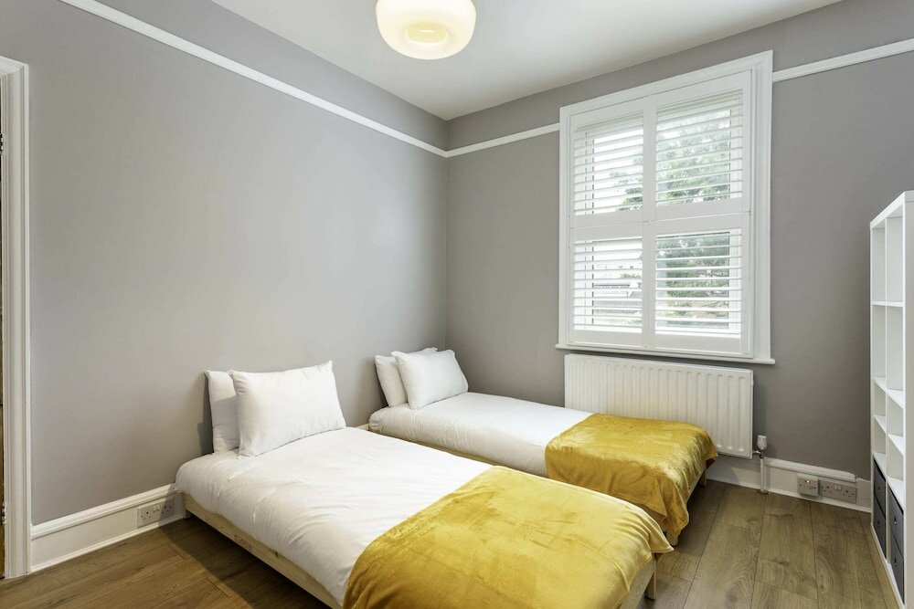 Фото Terraced Edwardian House-poets' Corner