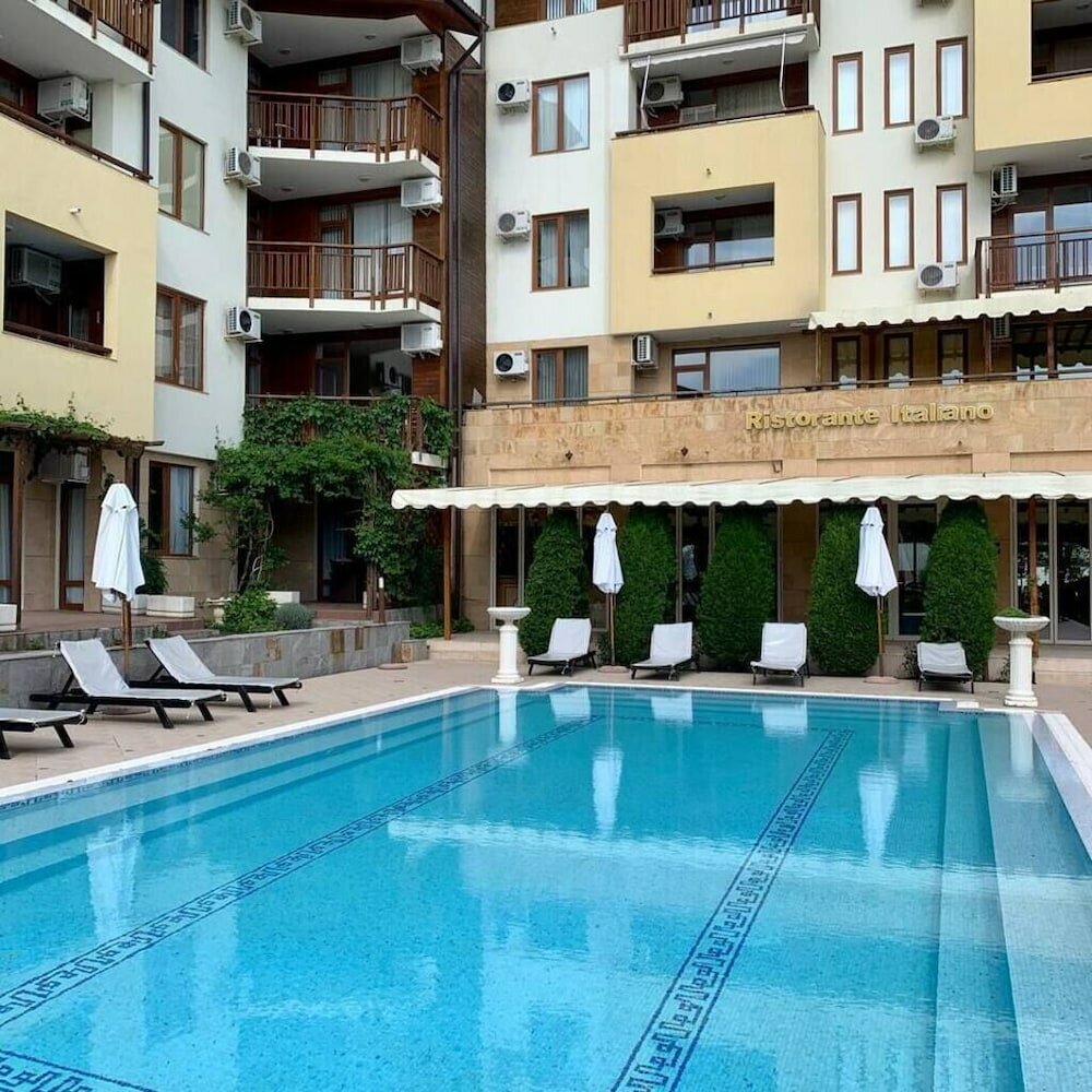 Фото Luxury Apartment in Garden of Eden