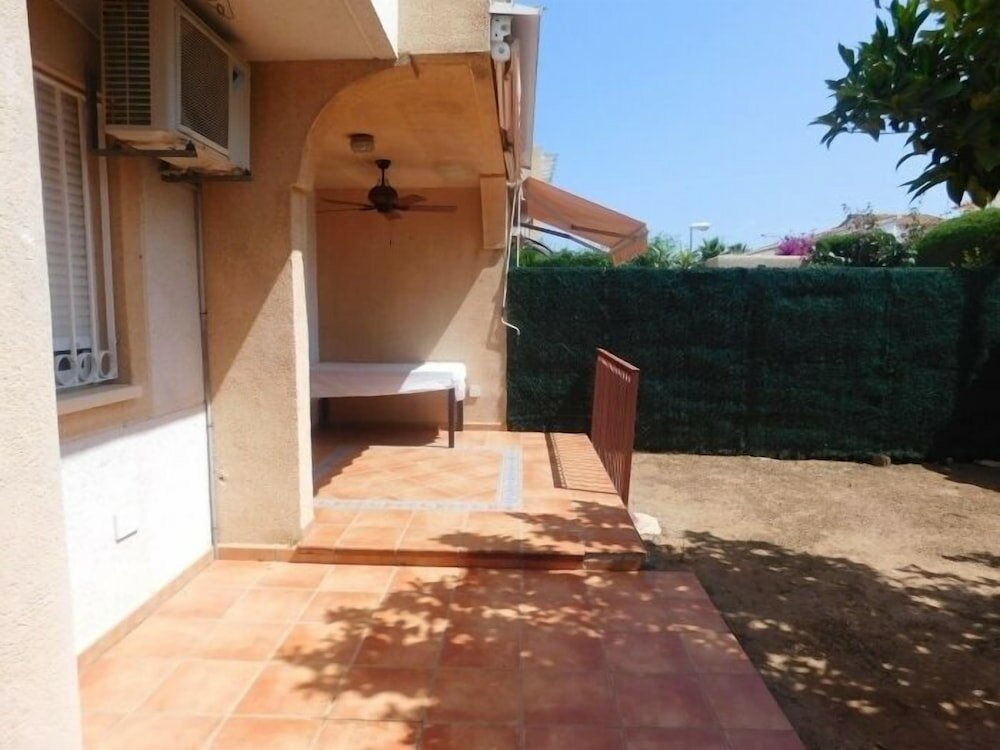 Фото Bungalow EN residencial con piscina