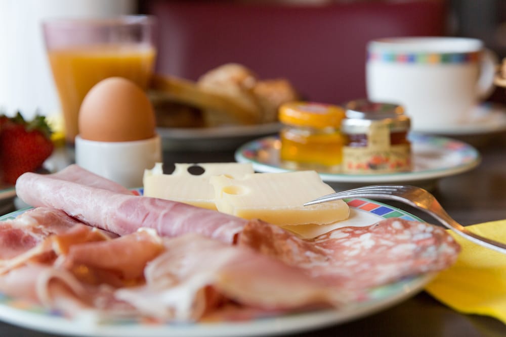 Фото Logis Hôtel l'Arc en Ciel